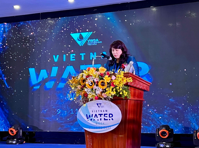 Cục trưởng Cục Hạ tầng kỹ thuật Mai Thị Liên Hương phát biểu tại hội thảo.