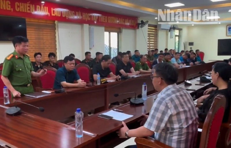 Công an tỉnh Sơn La và các lực lượng tổ chức họp rút kinh nghiệm trong vụ án. Công an tỉnh Sơn La và các lực lượng tổ chức họp rút kinh nghiệm trong vụ án.