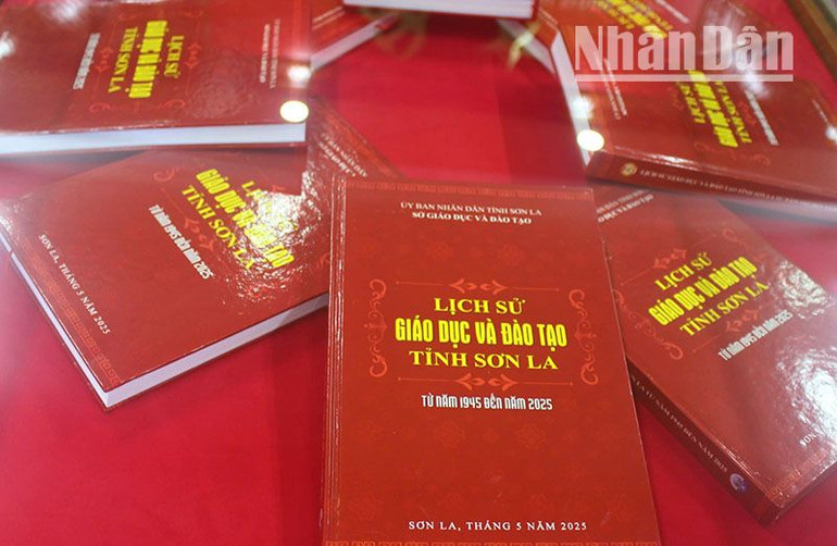 Cuốn sách “Lịch sử giáo dục và đào tạo tỉnh Sơn La từ năm 1945-2025”.