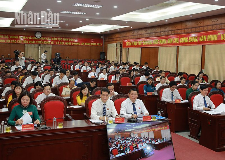 Các đại biểu dự Kỳ họp thứ 9, Hội đồng nhân dân tỉnh Sơn La khóa 15, nhiệm kỳ 2021-2026.