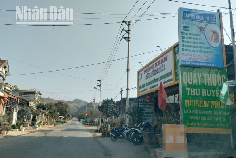 Huyện Mai Sơn đã thành lập đoàn kiểm tra và yêu cầu phòng khám không phép "Sức sống mới" tại tiểu khu 17, thị trấn Hát Lót, huyện Mai Sơn dừng hoạt động. (Ảnh: QUỐC TUẤN)