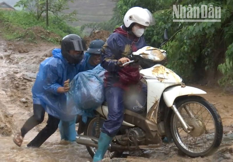 Hiện tại, đường vào xã Chiềng Nơi và các điểm trường của xã Chiềng Nơi, huyện Mai Sơn đi lại rất khó khăn. Hiện tại, đường vào xã Chiềng Nơi và các điểm trường của xã Chiềng Nơi, huyện Mai Sơn đi lại rất khó khăn.