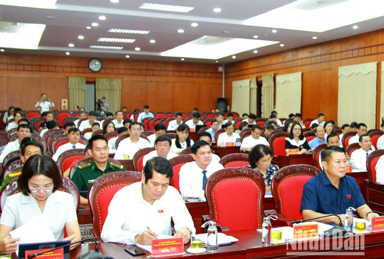 Kỳ họp chuyên đề lần thứ 14, Hội đồng nhân dân tỉnh Sơn La khóa 15, nhiệm kỳ 2021-2026 đã thông qua 12 nghị quyết quan trọng thuộc các lĩnh vực.