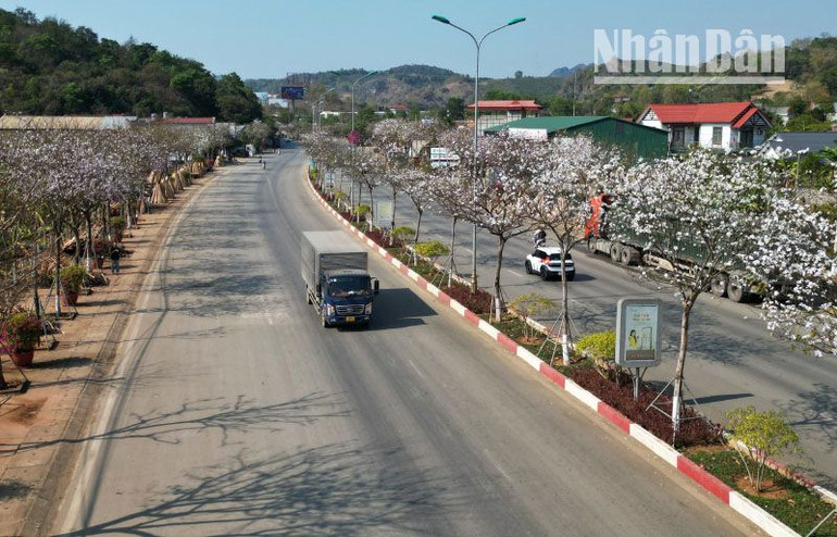 Tuyến cao tốc Hòa Bình-Mộc Châu còn góp phần rút ngắn thời gian di chuyển từ Hà Nội lên thành phố Sơn La.