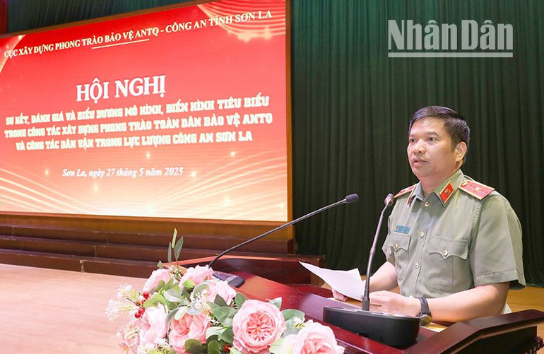 Thiếu tướng Đặng Trọng Cường, Giám đốc Công an tỉnh Sơn La phát biểu tại hội nghị.