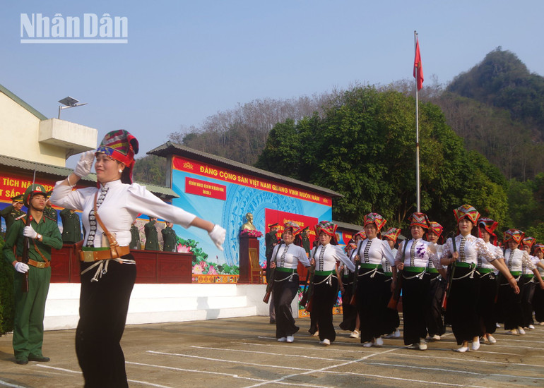 Khối dân quân tự vệ diễu binh qua lễ đài trong lễ ra quân huấn luyện năm 2023. Khối dân quân tự vệ diễu binh qua lễ đài trong lễ ra quân huấn luyện năm 2023.