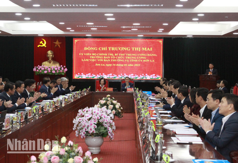 Đồng chí Trương Thị Mai chủ trì buổi làm việc với Ban Thường vụ Tỉnh ủy Sơn La.