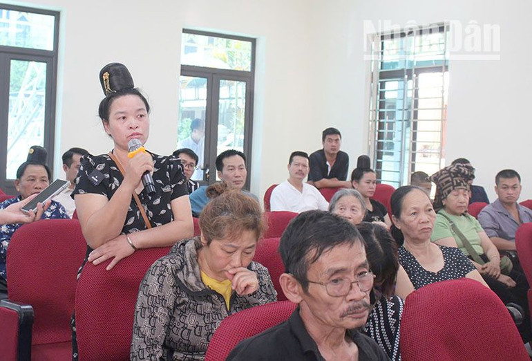 Đại diện các hộ dân tại các khu vực bị ảnh hưởng của dự án đã phát biểu, đề xuất nhiều ý kiến.