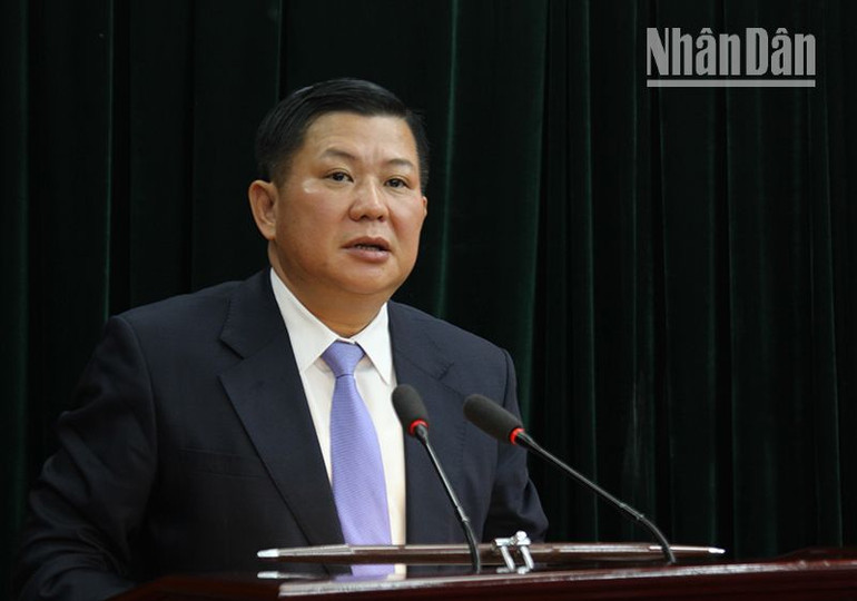 Đồng chí Lò Minh Hùng, Phó Bí thư Thường trực Tỉnh ủy Sơn La phát biểu tại Hội nghị sơ kết, đánh giá 3 năm thực hiện các nghị quyết của Ban chấp hành Đảng bộ tỉnh và Ban Thường vụ Tỉnh ủy Sơn La.