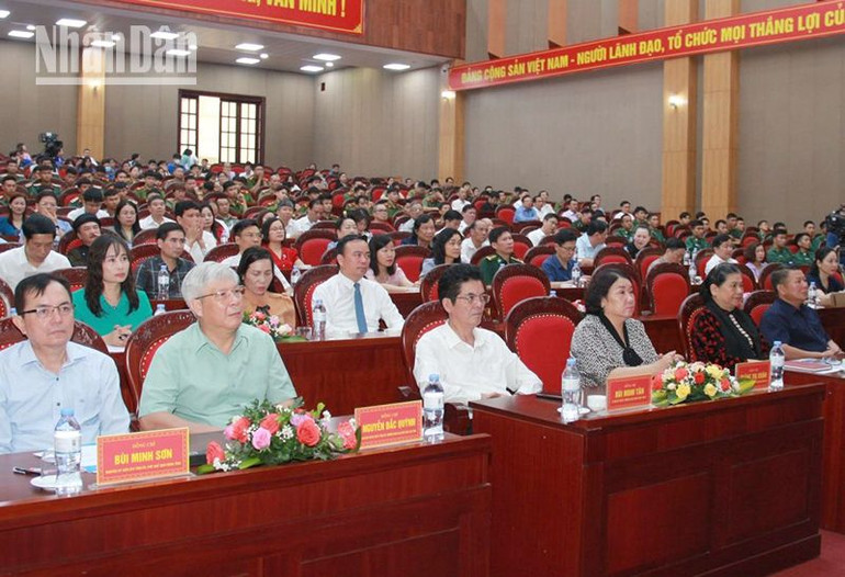 Các đại biểu dự tọa đàm.