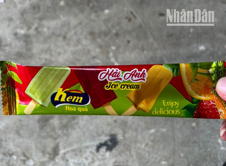 Nhãn mác kem sữa do cơ sở Hải Linh sản xuất và bán ra thị trường với mức giá 450 đồng/chiếc.