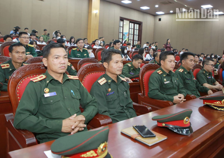 Đại biểu nước Cộng hòa Dân chủ Nhân dân Lào tham dự Hội thảo.