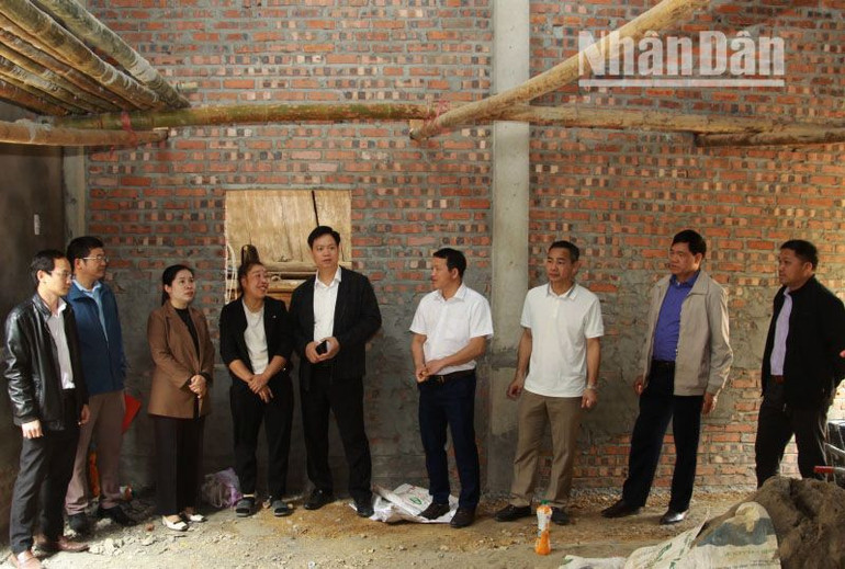 Cùng với phát triển kinh tế, huyện Thuận Châu cũng đã huy động được các nguồn lực hỗ trợ xóa nhà tạm, nhà dột nát cho các hộ nghèo vùng đồng bào dân tộc.