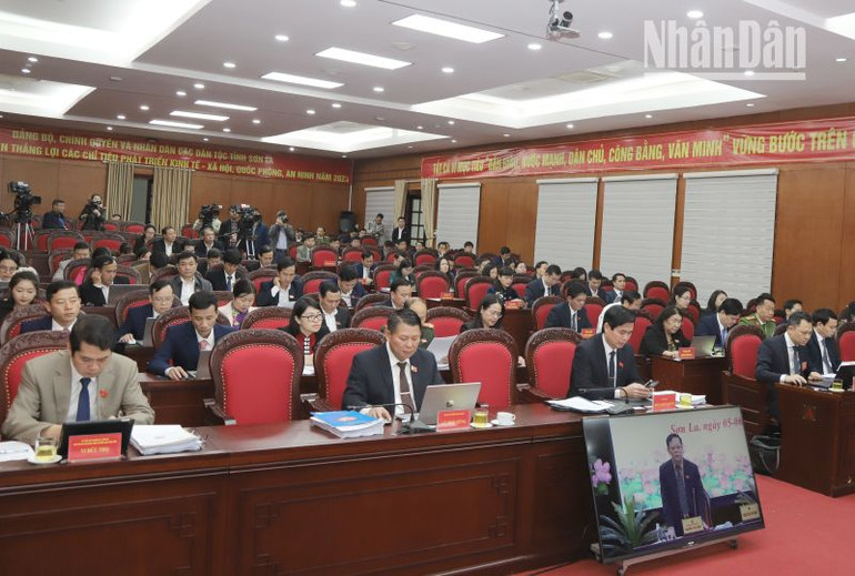 Các đại biểu tham dự kỳ họp thứ 10, khóa XV, nhiệm kỳ 2021-2026.