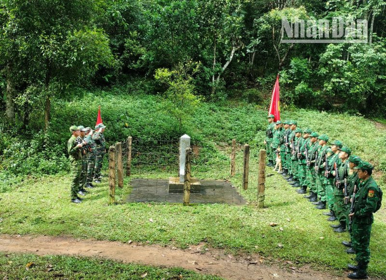 Đồn Biên phòng Mường Lạn, Bộ đội Biên phòng tỉnh Sơn La phối hợp Đại đội Biên phòng 212, Bộ Chỉ huy quân sự tỉnh Houaphanh tuần tra bảo vệ biên giới.