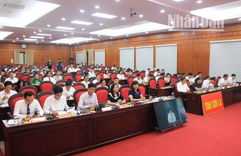 Các đại biểu dự Hội nghị tổng kết 5 năm thực hiện các Nghị quyết về xây dựng Đảng của Ban Thường vụ Tỉnh ủy Sơn La. Các đại biểu dự Hội nghị tổng kết 5 năm thực hiện các Nghị quyết về xây dựng Đảng của Ban Thường vụ Tỉnh ủy Sơn La.