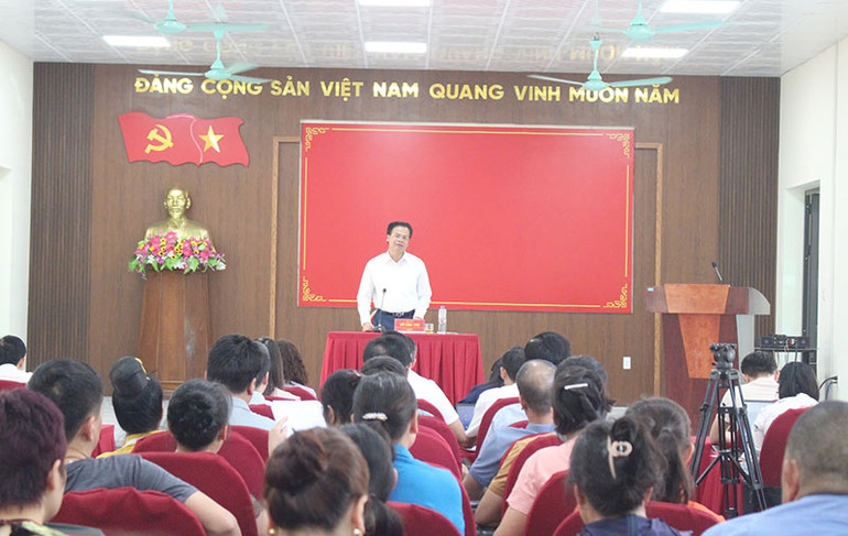 Lãnh đạo Ủy ban nhân dân thành phố Sơn La trả lời các ý kiến của người dân.