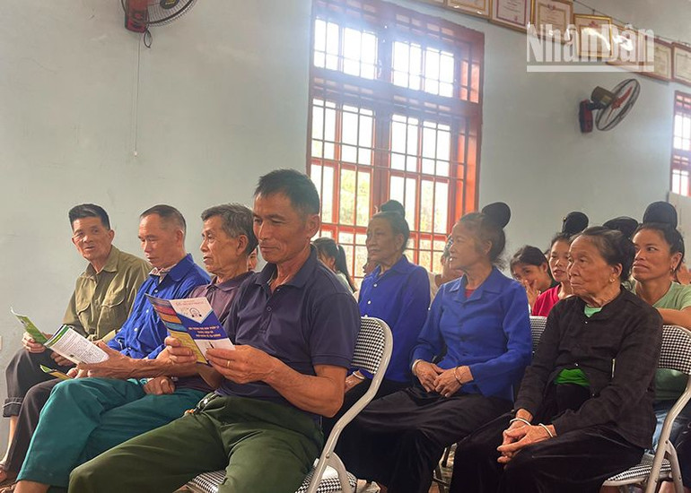 Đông đảo đồng bào dân tộc thiểu số tham gia các buổi tuyên truyền, trợ giúp pháp lý.