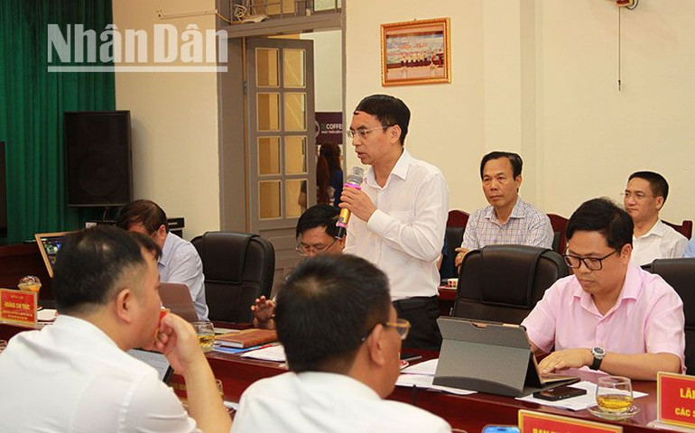 Đồng chí Nguyễn Minh Tiến, Giám đốc Sở Tài chính tỉnh Sơn La nhấn mạnh sẵn sàng đối thoại, tiếp nhận thông tin để giải quyết những khó khăn cho doanh nghiệp.