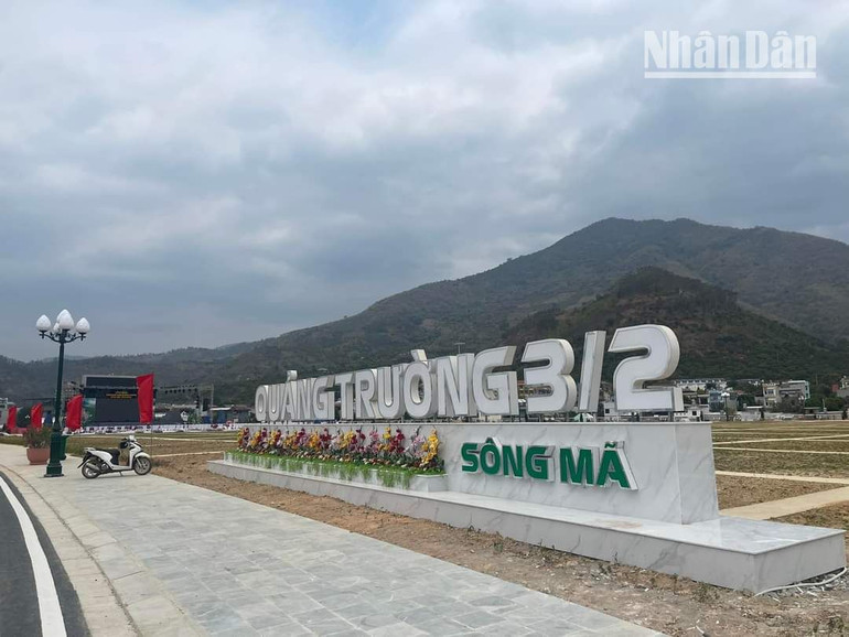 Chào mừng kỷ niệm 70 năm ngày thành lập, huyện Sông Mã cũng đã khánh thành Quảng trường 3/2.