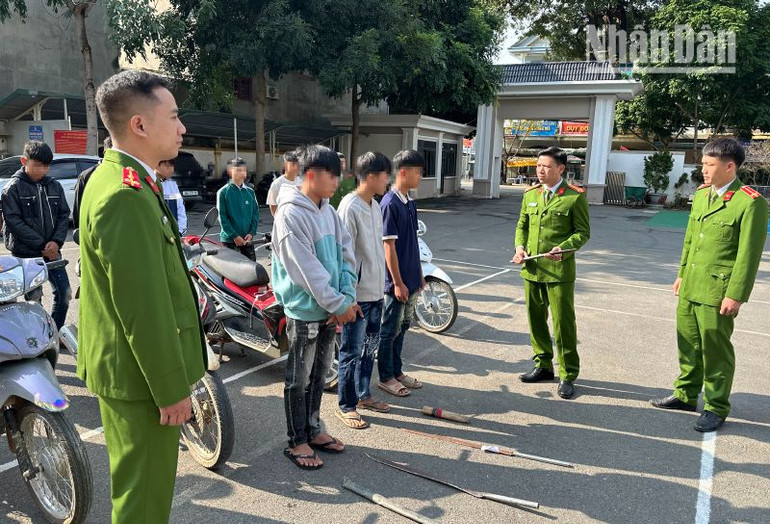 Một số vũ khí tự chế của các đối tượng bị lực lượng Công an huyện Sông Mã thu giữ.