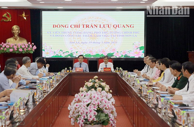 Phó Thủ tướng Chính phủ Trần Lưu Quang và đoàn công tác làm việc với tỉnh Sơn La.