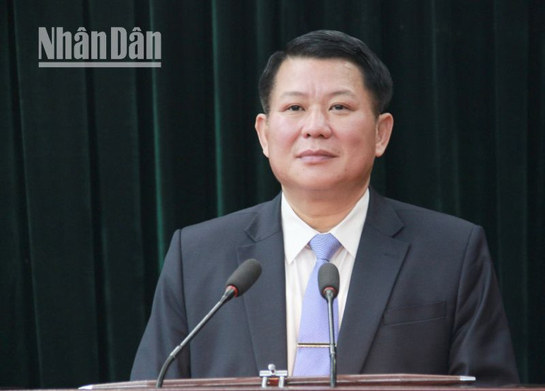 Đồng chí Lò Minh Hùng, Phó Bí thư Thường trực Tỉnh ủy Sơn La phát biểu khai mạc và đề dẫn hội thảo.