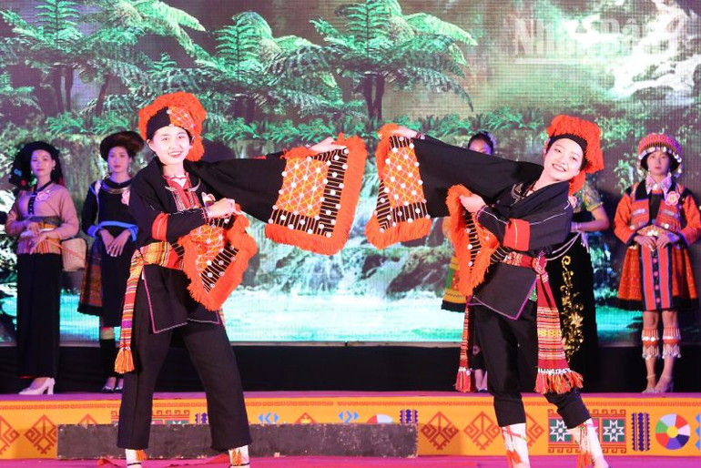 Huyện Bắc Yên cũng đã tổ chức cuộc thi người đẹp trình diễn trang phục dân tộc.