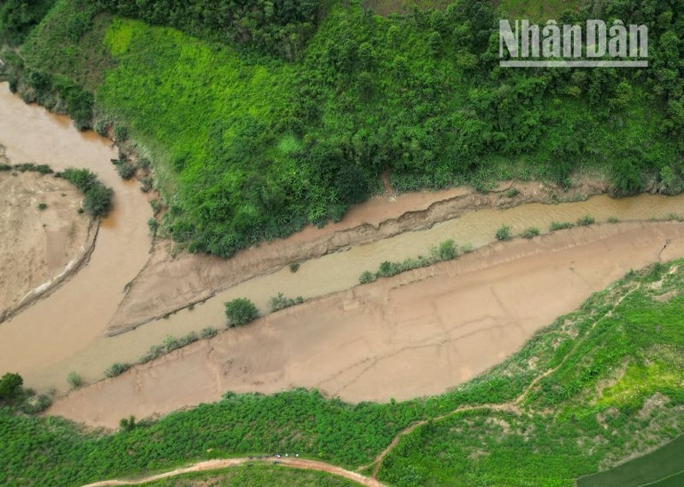 Tháng 6/2024, nhiều hộ dân tại bản Nà Nôm, xã Long Hẹ đã phải cải tạo ruộng lại lần 2 để trồng lúa nhưng sau đó vẫn bị ngập và mất trắng. Tháng 6/2024, nhiều hộ dân tại bản Nà Nôm, xã Long Hẹ đã phải cải tạo ruộng lại lần 2 để trồng lúa nhưng sau đó vẫn bị ngập và mất trắng.