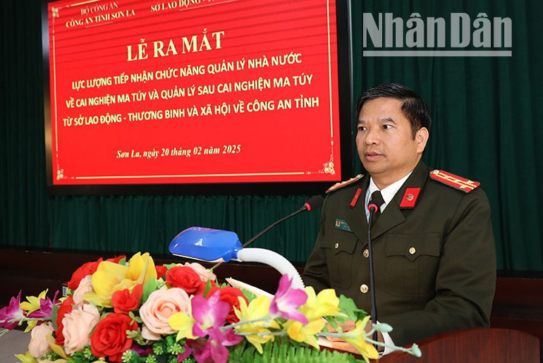 Đại tá Đặng Trọng Cường, Giám đốc Công an tỉnh Sơn La phát biểu tại buổi lễ ra mắt lực lượng quản lý Nhà nước về cai nghiện ma túy. Đại tá Đặng Trọng Cường, Giám đốc Công an tỉnh Sơn La phát biểu tại buổi lễ ra mắt lực lượng quản lý Nhà nước về cai nghiện ma túy.