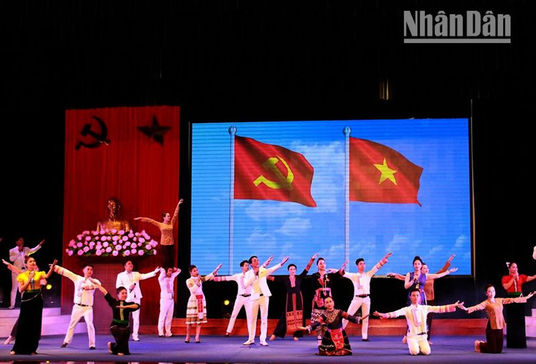 Văn nghệ chào mừng kỷ niệm 80 năm ra đời “Đề cương về Văn hóa Việt Nam”.