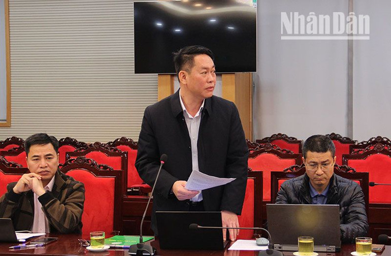 Đồng chí Lê Trọng Bình, Chủ tịch Ủy ban nhân dân thị xã Mộc Châu phát biểu tại cuộc họp. Đồng chí Lê Trọng Bình, Chủ tịch Ủy ban nhân dân thị xã Mộc Châu phát biểu tại cuộc họp.