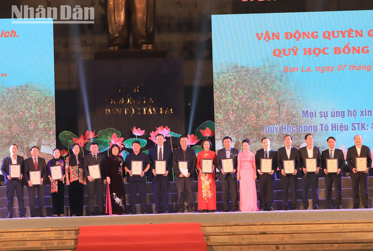 Tỉnh Sơn La đã tổ chức vinh danh các nhà hảo tâm ủng hộ "Quỹ học bổng Tô Hiệu".