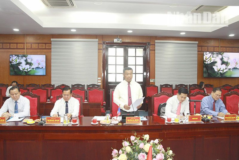 Phát biểu tại buổi làm việc, Thượng tướng Suvon Luongbunmi, Phó Chủ tịch Quốc hội nước Cộng hòa Dân chủ Nhân dân Lào đã bày tỏ sự vui mừng trước sự phát triển của mối quan hệ đặc biệt Lào-Việt Nam và tỉnh Sơn La với các tỉnh Bắc Lào.