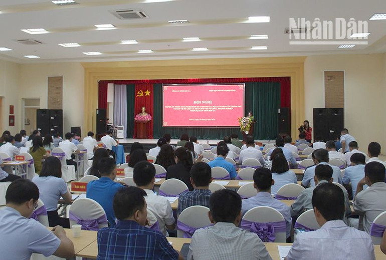 Công an tỉnh Sơn La tập huấn kỹ năng phòng ngừa các thủ đoạn lừa đảo trên không gian mạng cho các cơ quan doanh nghiệp trên địa bàn.