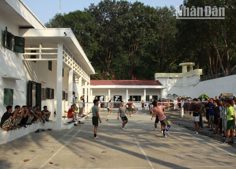 Hoạt động thể thao hằng ngày của các phạm nhân tại Trại giam Yên Hạ.