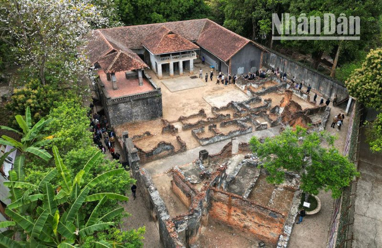 Khu di tích quốc gia đặc biệt Nhà tù Sơn La những ngày này thu hút đông lượng khách du lịch từ khắp nơi về tham quan và tìm hiểu về một thời kỳ hào hùng của những chiến sĩ cách mạng kiên trung. Khu di tích quốc gia đặc biệt Nhà tù Sơn La những ngày này thu hút đông lượng khách du lịch từ khắp nơi về tham quan và tìm hiểu về một thời kỳ hào hùng của những chiến sĩ cách mạng kiên trung.