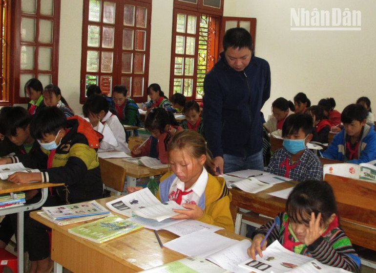 Thành phố Sơn La phấn đấu mục tiêu trung hạn xóa mù chữ mức độ 1 cho 99% người trong độ tuổi 35-60 tuổi; mức độ 2 cho 100% người trong độ tuổi 15-34 tuổi.