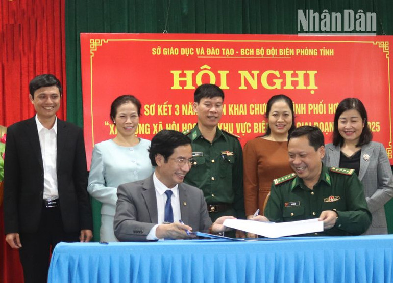 Sở Giáo dục-Đào tạo và Bộ Chỉ huy Bộ đội Biên phòng Sơn La ký kết chương trình xây dựng xã hội học tập khu vực biên giới giai đoạn 2018-2025.