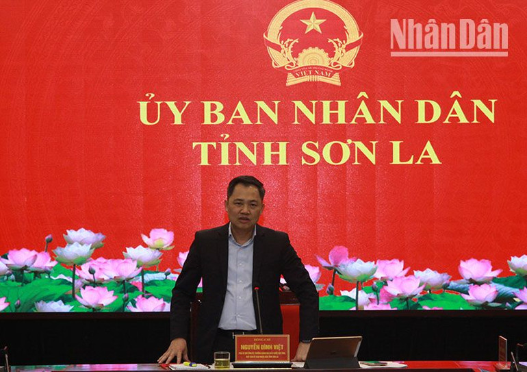 Đồng chí Nguyễn Đình Việt, Phó Bí thư Tỉnh ủy, Chủ tịch Ủy ban nhân dân tỉnh Sơn La phát biểu tại cuộc họp. Đồng chí Nguyễn Đình Việt, Phó Bí thư Tỉnh ủy, Chủ tịch Ủy ban nhân dân tỉnh Sơn La phát biểu tại cuộc họp.