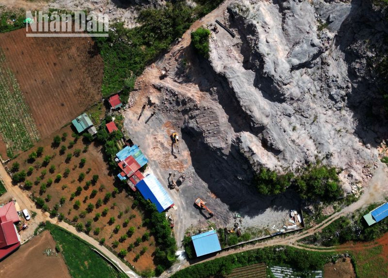 Thời điểm kiểm tra tại xóm Bó Cang, tiểu khu Bó Bun, Đoàn kiểm tra, xác minh cũng không phát hiện máy móc, đối tượng khai thác nhưng có dấu hiệu khai thác trái phép.