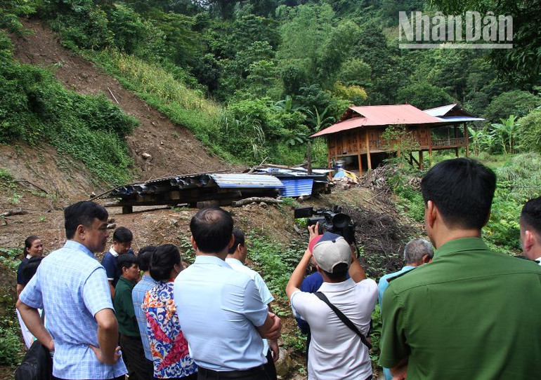 Tỉnh Sơn La đã thành lập nhiều đoàn công tác, chỉ đạo các sở, ngành kiểm tra, đánh giá về nguy cơ trượt, sạt để có phương án di dời các hộ dân đến nơi an toàn.