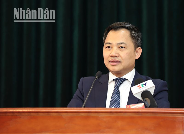 Đồng chí Nguyễn Đình Việt, Phó Bí thư Tỉnh ủy, Chủ tịch Ủy ban nhân dân tỉnh Sơn La phát biểu tại kỳ họp chuyên đề lần thứ 25 Hội đồng nhân dân tỉnh Sơn La khóa XV, nhiệm kỳ 2021-2026. Đồng chí Nguyễn Đình Việt, Phó Bí thư Tỉnh ủy, Chủ tịch Ủy ban nhân dân tỉnh Sơn La phát biểu tại kỳ họp chuyên đề lần thứ 25 Hội đồng nhân dân tỉnh Sơn La khóa XV, nhiệm kỳ 2021-2026.