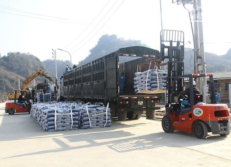 Từ ngày 5/11/2022, Công ty cổ phần phân bón Sông Lam Tây Bắc đã tổ chức lễ ký kết hợp đồng đại lý cấp 1 phân phối sản phẩm phân bón Sông Lam Tây Bắc và tổ chức cho đại lý tham quan dây chuyền sản xuất. Từ ngày 5/11/2022, Công ty cổ phần phân bón Sông Lam Tây Bắc đã tổ chức lễ ký kết hợp đồng đại lý cấp 1 phân phối sản phẩm phân bón Sông Lam Tây Bắc và tổ chức cho đại lý tham quan dây chuyền sản xuất.