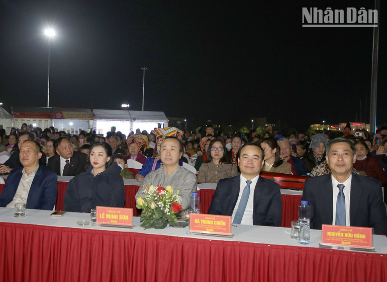 Dự Lễ hội hoa ban thành phố Sơn La năm 2023 có đồng chí Nguyễn Hữu Đông, Ủy viên Ban Chấp hành Trung ương Đảng, Bí thư Tỉnh ủy, Trưởng Đoàn đại biểu Quốc hội tỉnh Sơn La.