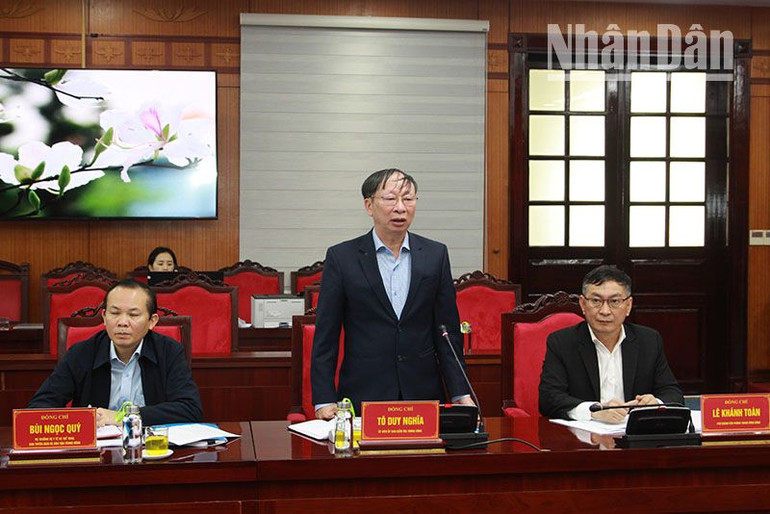 Đồng chí Tô Duy Nghĩa, Ủy viên Ủy ban kiểm tra Trung ương, Phó Trưởng đoàn Đoàn kiểm tra số 1911 phát biểu tại hội nghị.