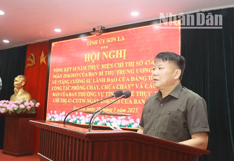 Đồng chí Lò Minh Hùng, Phó Bí thư Thường trực Tỉnh ủy Sơn La phát biểu tại hội nghị tổng kết 10 năm thực hiện Chỉ thị số 47-CT/TW ngày 25/6/2015 của Ban Bí thư. Đồng chí Lò Minh Hùng, Phó Bí thư Thường trực Tỉnh ủy Sơn La phát biểu tại hội nghị tổng kết 10 năm thực hiện Chỉ thị số 47-CT/TW ngày 25/6/2015 của Ban Bí thư.