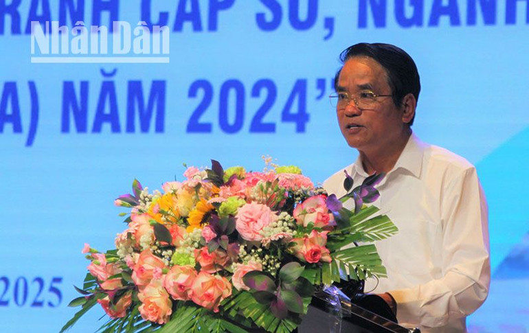 Đồng chí Lê Hồng Minh, Phó Chủ tịch Ủy ban nhân dân tỉnh Sơn La phát biểu tại hội nghị công bố kết quả Chỉ số năng lực cạnh tranh cấp sở, ngành và cấp huyện, thị xã, thành phố năm 2024. Đồng chí Lê Hồng Minh, Phó Chủ tịch Ủy ban nhân dân tỉnh Sơn La phát biểu tại hội nghị công bố kết quả Chỉ số năng lực cạnh tranh cấp sở, ngành và cấp huyện, thị xã, thành phố năm 2024.