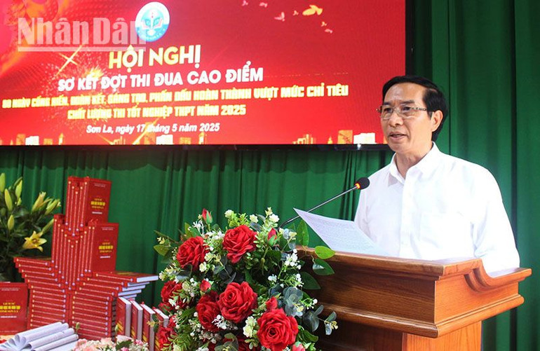 Phó Giáo sư, Tiến sĩ Nguyễn Huy Hoàng, Giám đốc Sở Giáo dục và Đào tạo tỉnh Sơn La phát biểu tại Hội nghị.