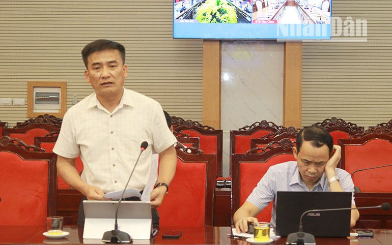 Lãnh đạo Ban Quản lý dự án đầu tư xây dựng các công trình giao thông báo cáo chi tiết về tiến độ triển khai các công việc cho lễ khởi công, tiến độ triển khai dự án.